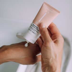 NAÏF multifunktsionaalne nahka kaitsev kreem mandliõli ning sheavõiga 50ml