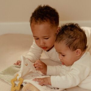 Little Dutch suur pehme mänguraamat, Newborn Naturals, GRS