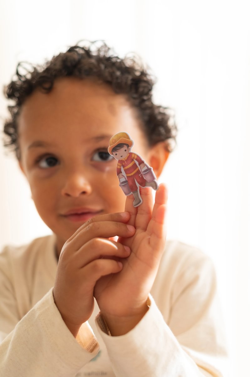 Little Dutch taaskasutatavate kleepsudega vihik "Jimi tuletõrjedepoo"