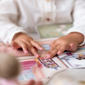 Little Dutch taaskasutatavate kleepsudega vihik "Rosa maja"