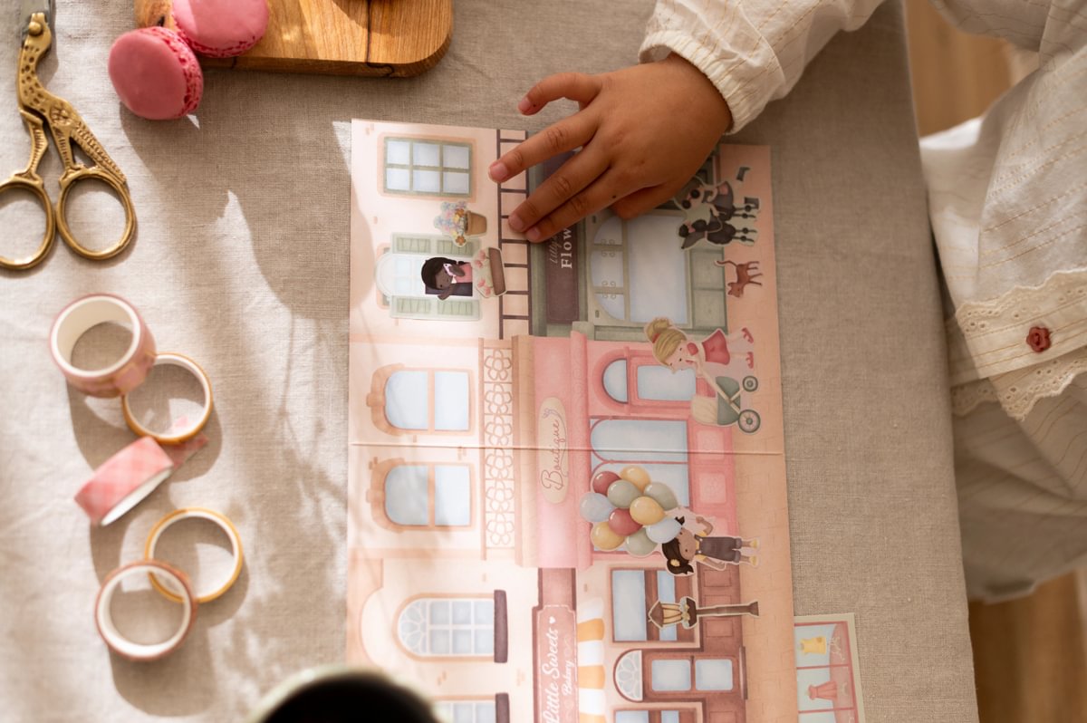 Little Dutch kleepsuvihik "Rosa ostleb"