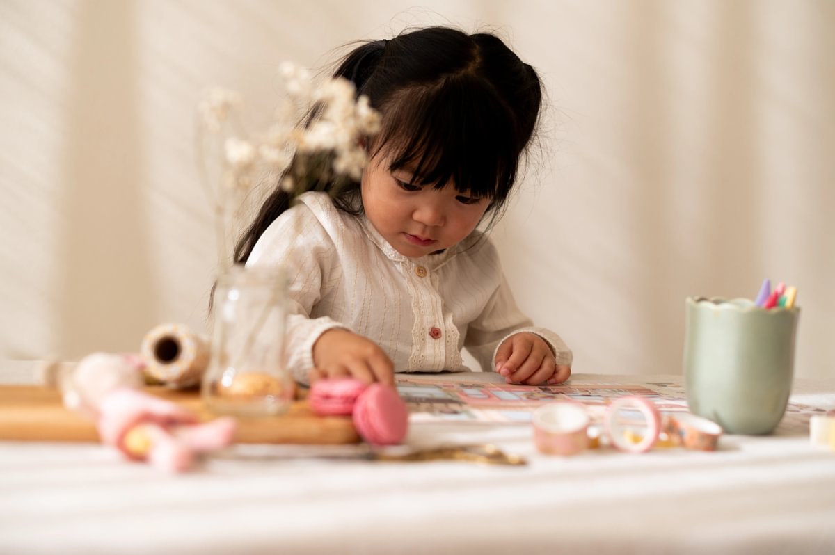 Little Dutch kleepsuvihik "Rosa ostleb"