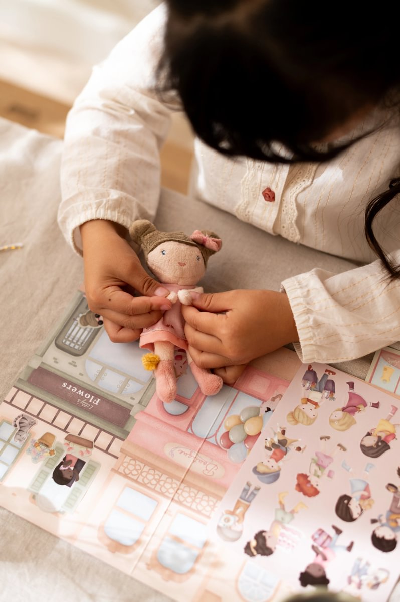 Little Dutch kleepsuvihik "Rosa ostleb"